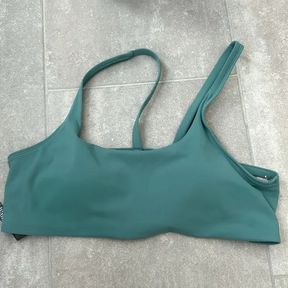 Vuori NWOT L Yosemite Sports Bra